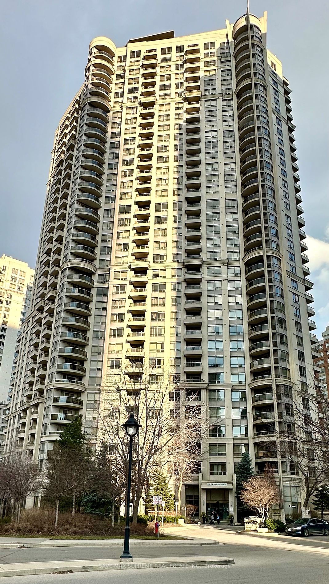 2 Bed Condo, 310 Burnhamthorpe Rd W, Mississauga