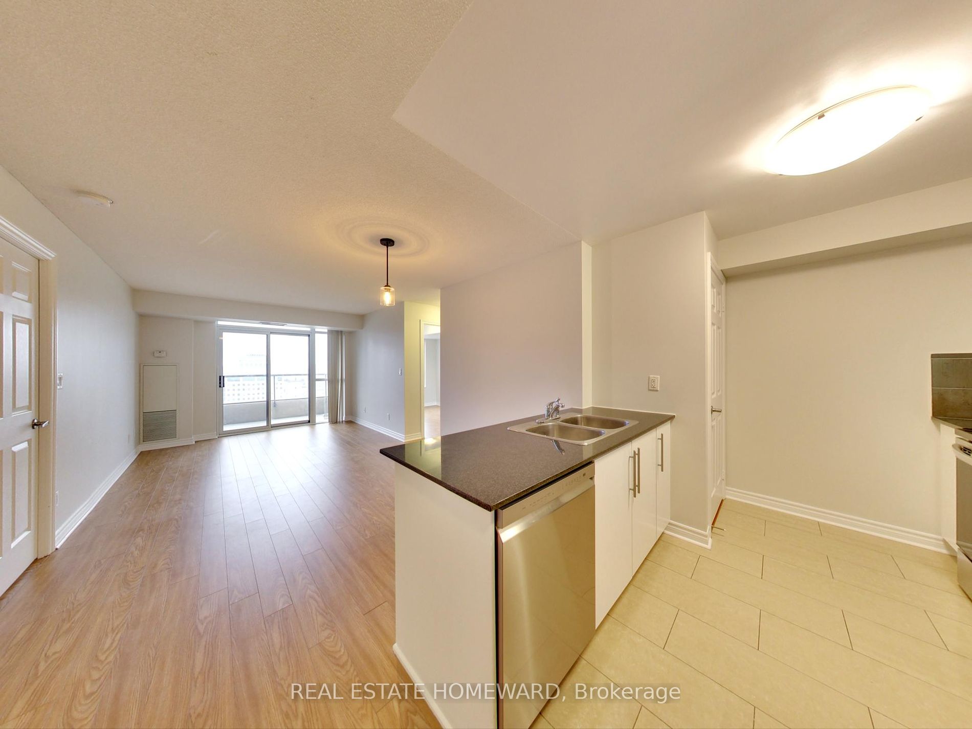 2 Bed Condo, 310 Burnhamthorpe Rd W, Mississauga