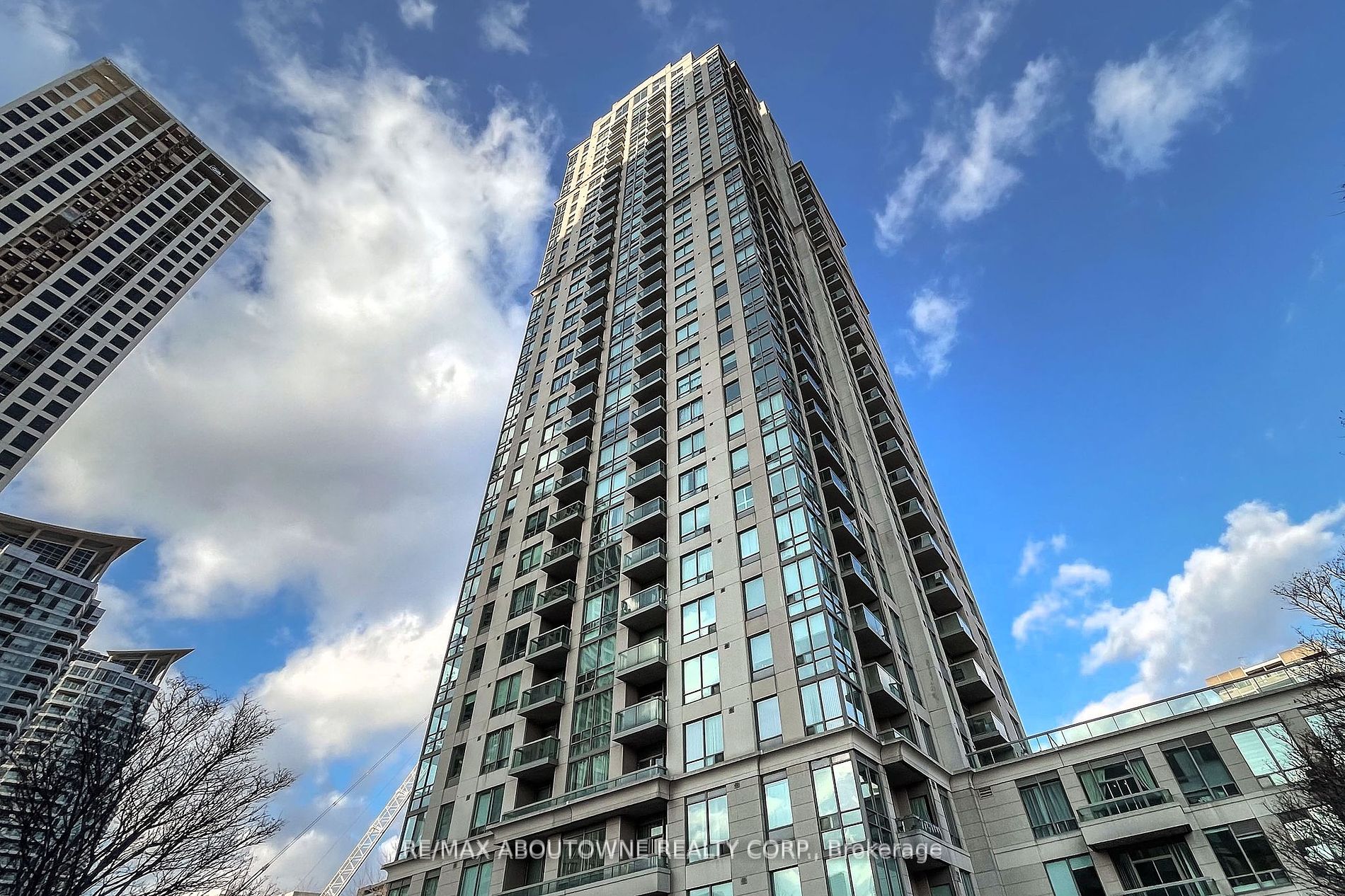 2 Bed Condo, 3504 Hurontario St, Mississauga